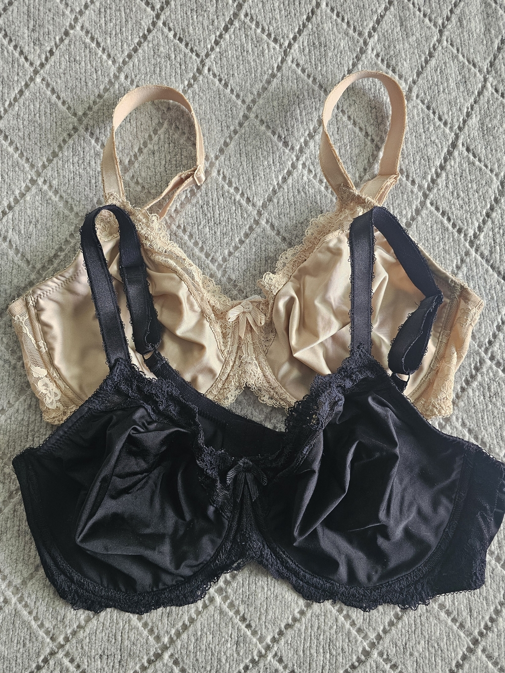 Wacoal Nude and Black Lace Trim Underwire Bras - Picture 2 of 11
